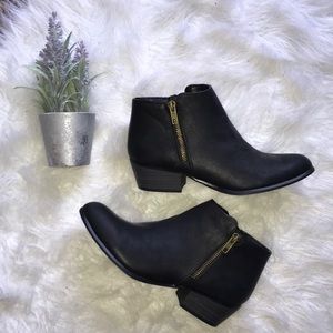 Black low heeled booties